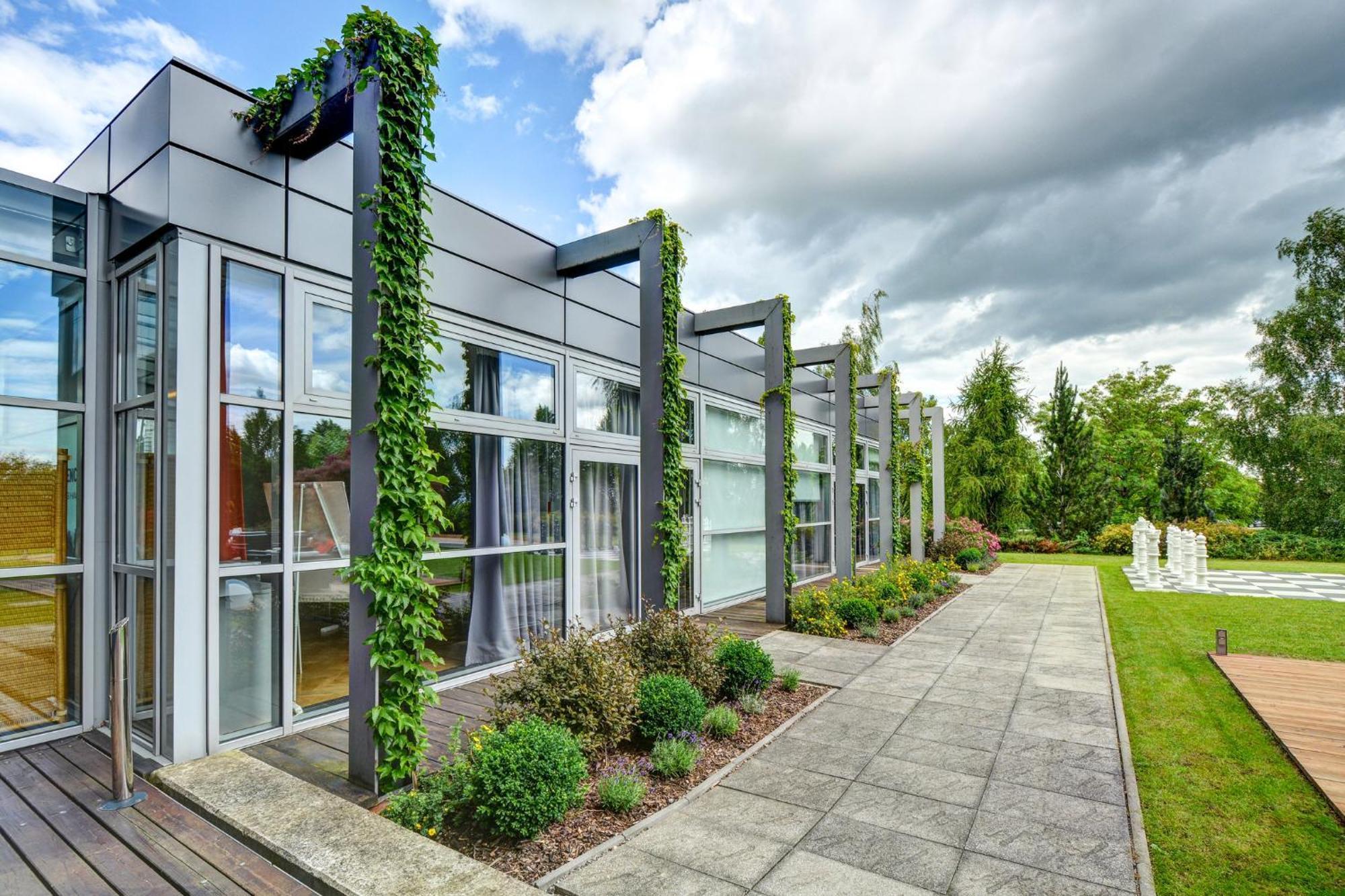 Hotel Airport By Ihg Praag
