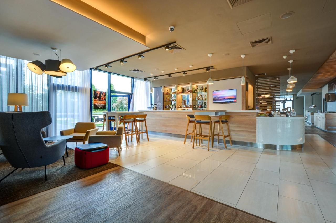 Hotel Airport By Ihg Praag