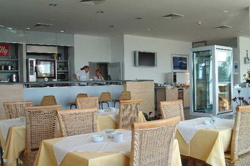 Airport By Ihg Praha