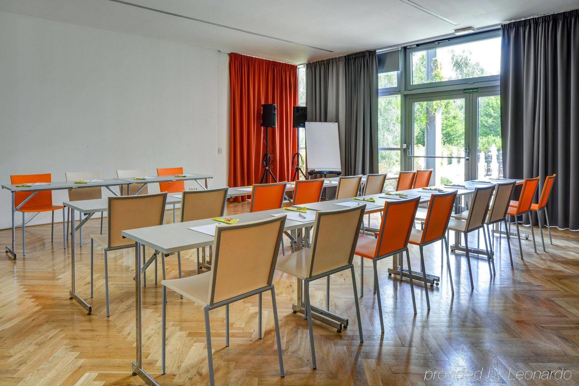 Airport By Ihg Praha