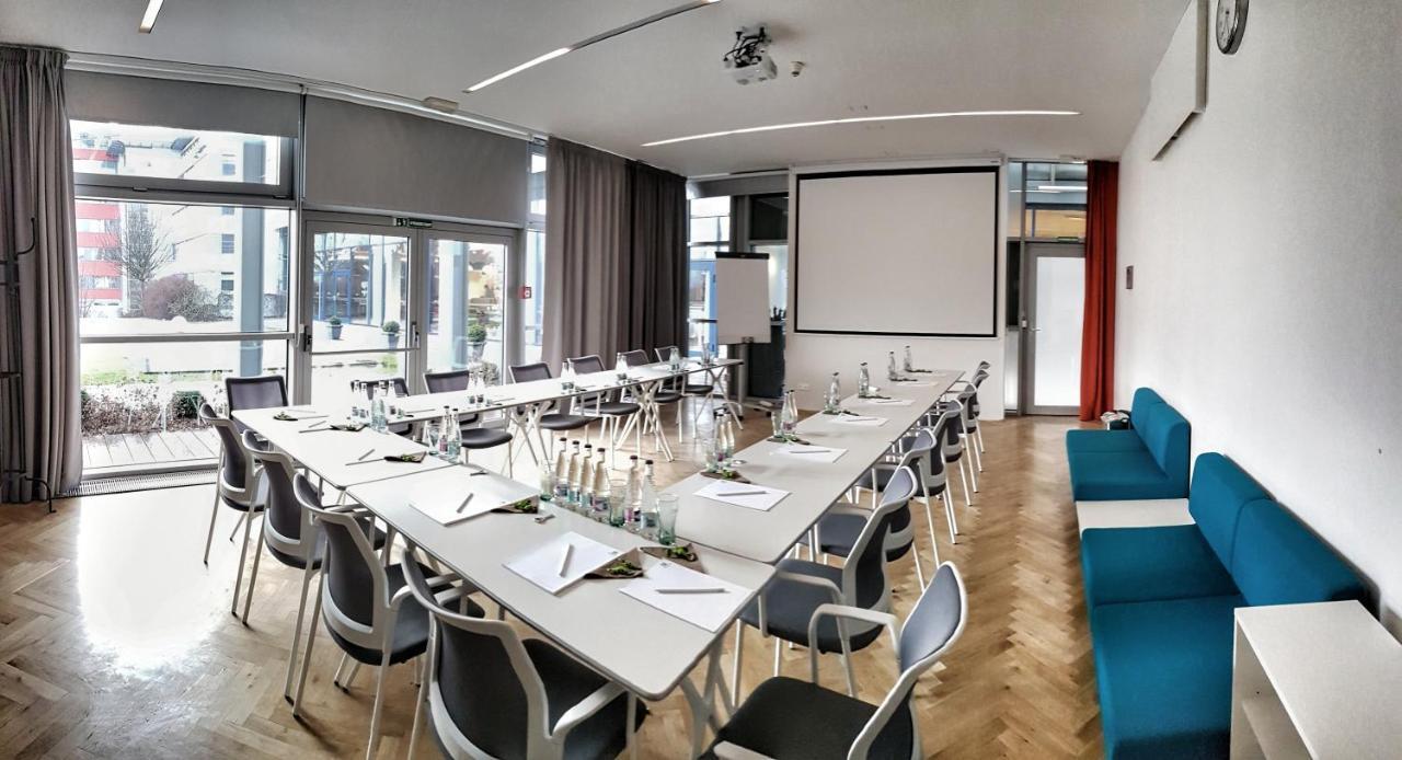 Hotel Airport By Ihg Praha